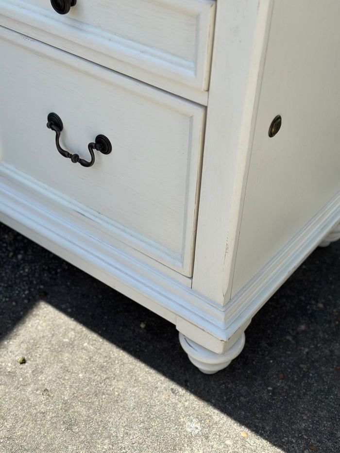 Haverty’s Newport Work Station